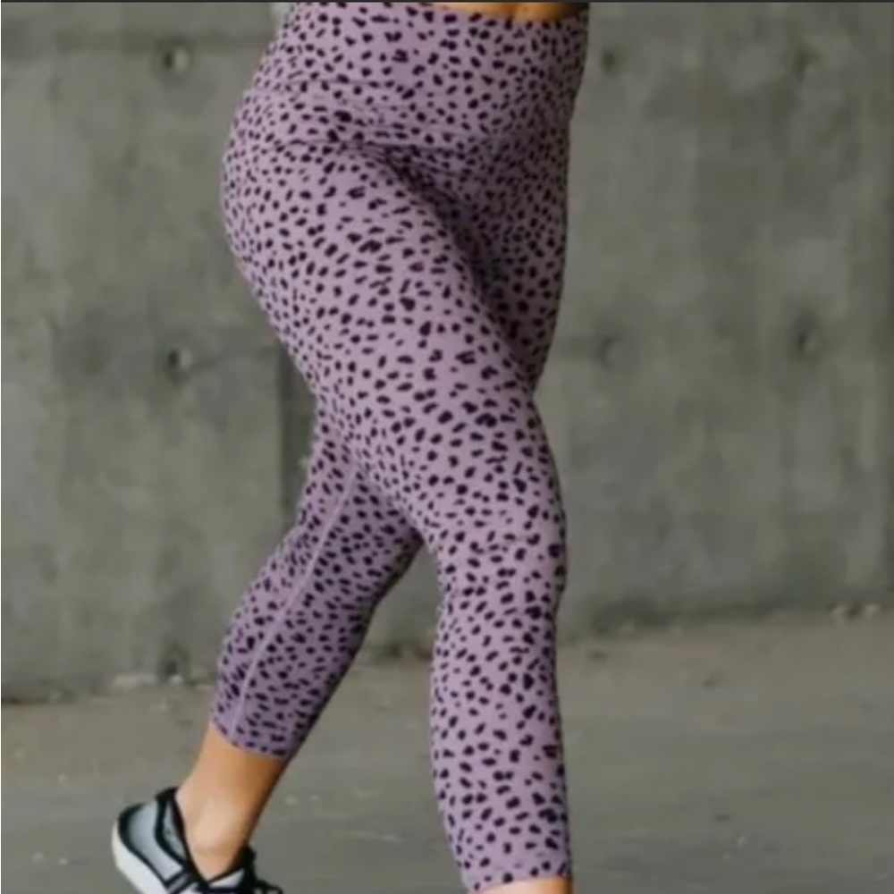 Zyia fit n free jaguar lilac and black leggings size 4